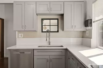 26607 Manchester Court, Kent, WA 98032 - Photo 9