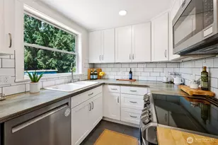 11527 39th Ave NE, Seattle, WA 98125 - Photo 9