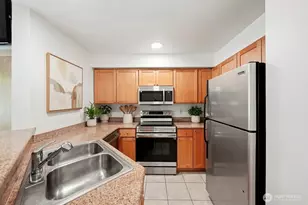 300 10th Ave, Seattle, WA 98122 - Photo 9