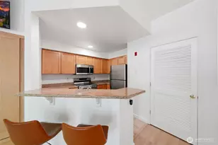 300 10th Ave, Seattle, WA 98122 - Photo 7