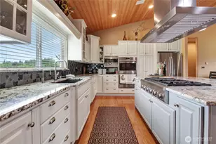 15892 Larson Ln, Mount Vernon, WA 98273 - Photo 9