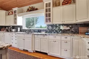 15892 Larson Ln, Mount Vernon, WA 98273 - Photo 11