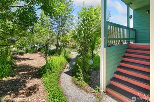 1235 S 101st St, Seattle, WA 98168 - Photo 3