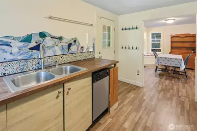 1235 S 101st Street, Seattle, WA 98168 - Photo 9