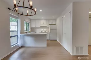 10819 NE 37th Pl, Bellevue, WA 98004 - Photo 17