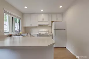 10819 NE 37th Pl, Bellevue, WA 98004 - Photo 19