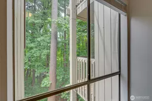 10819 NE 37th Pl, Bellevue, WA 98004 - Photo 13