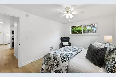 827 N 1st Street, Renton, WA 98057 - Photo 15