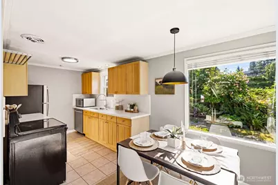 8257 Interlake Avenue N, Seattle, WA 98103 - Photo 11