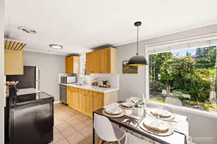 8257 Interlake Ave N, Seattle, WA 98103 - Photo 11