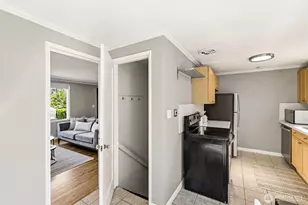 8257 Interlake Ave N, Seattle, WA 98103 - Photo 21