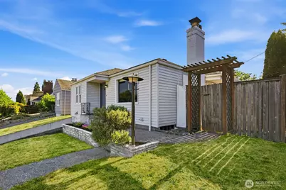 8257 Interlake Avenue N, Seattle, WA 98103 - Photo 33