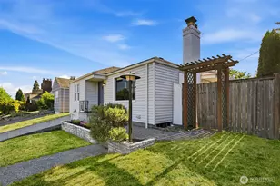 8257 Interlake Ave N, Seattle, WA 98103 - Photo 33
