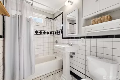 8257 Interlake Avenue N, Seattle, WA 98103 - Photo 19