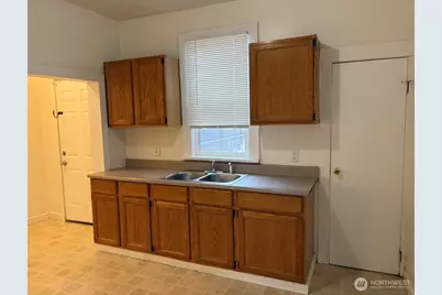 817 E 35th Street, Tacoma, WA 98404 - Photo 9