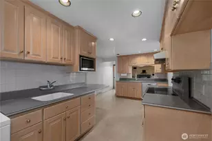 10323 48th Ave NE, Seattle, WA 98125 - Photo 9
