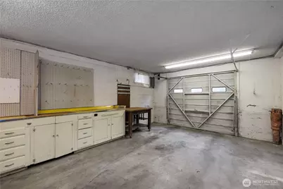 10323 48th Avenue NE, Seattle, WA 98125 - Photo 37