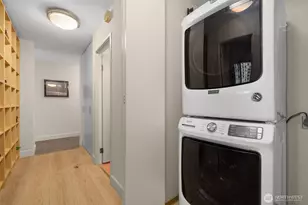 2100 3rd Ave, Seattle, WA 98121 - Photo 25