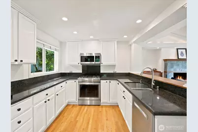 12428 68th Avenue NE, Kirkland, WA 98034 - Photo 5