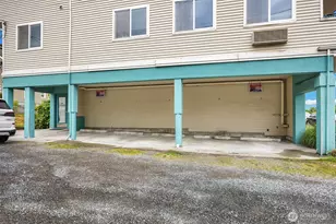 816 N 38th St, Seattle, WA 98103 - Photo 5