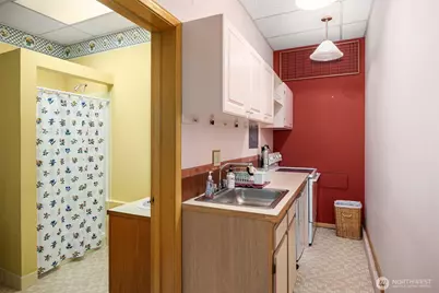 816 N 38th Street, Seattle, WA 98103 - Photo 7