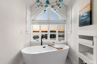 10058 NE Lafayette Ave, Bainbridge Island, WA 98110 - Photo 27