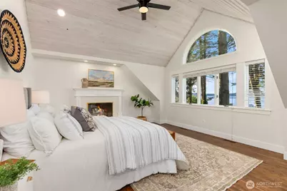 10058 NE Lafayette Avenue, Bainbridge Island, WA 98110 - Photo 23