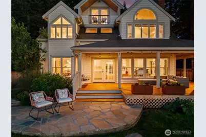 10058 NE Lafayette Avenue, Bainbridge Island, WA 98110 - Photo 3