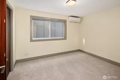 2619 Warren Avenue N, Seattle, WA 98109 - Photo 5