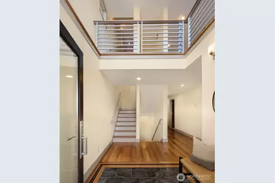 2619 Warren Avenue N, Seattle, WA 98109 - Photo 3