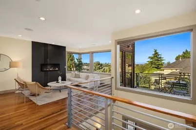 2619 Warren Avenue N, Seattle, WA 98109 - Photo 9