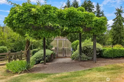 7195 NE High School Road, Bainbridge Island, WA 98110 - Photo 33