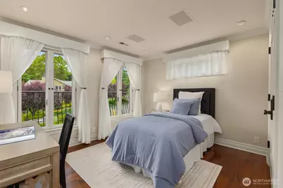 7195 NE High School Road, Bainbridge Island, WA 98110 - Photo 17