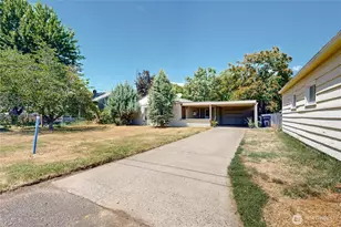 735 NE Spitzenburg St, College Place, WA 99324 - Photo 1