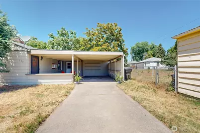 735 NE Spitzenburg Street, College Place, WA 99324 - Photo 3