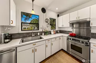 360 27th Ave, Seattle, WA 98122 - Photo 9