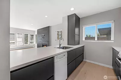 435 Summit Avenue E #402, Seattle, WA 98102 - Photo 11