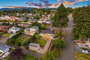 811 Grant Ave S, Renton, WA 98057 - Photo 3