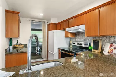 13832 NE 66th Street #605, Redmond, WA 98052 - Photo 5