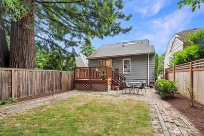 346 NE 58th Street, Seattle, WA 98105 - Photo 11