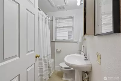 346 NE 58th Street, Seattle, WA 98105 - Photo 9