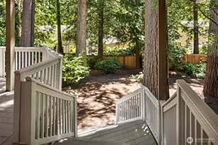 2119 Sahalee Dr W, Sammamish, WA 98074 - Photo 17