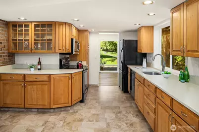 2119 Sahalee Drive W, Sammamish, WA 98074 - Photo 11