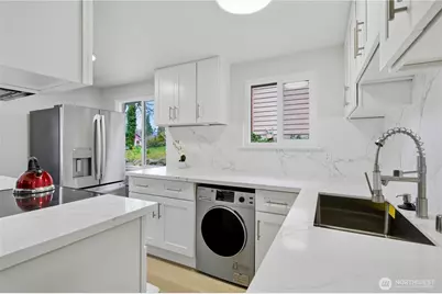 5720 37th Avenue S, Seattle, WA 98118 - Photo 9