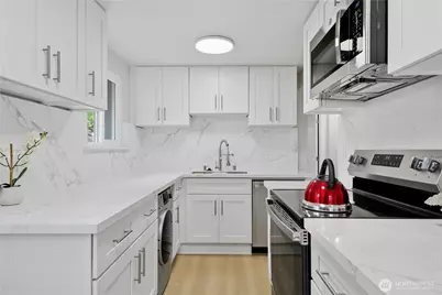 5720 37th Avenue S, Seattle, WA 98118 - Photo 13