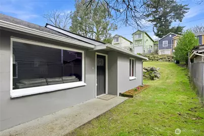 5720 37th Avenue S, Seattle, WA 98118 - Photo 3
