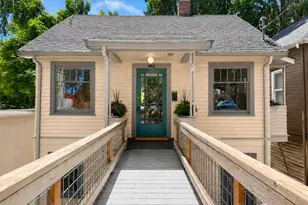 19 Dravus St, Seattle, WA 98109 - Photo 1