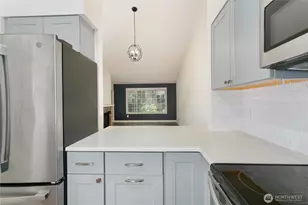 12385 SE 41st Ln, Bellevue, WA 98006 - Photo 9