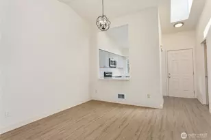 12385 SE 41st Ln, Bellevue, WA 98006 - Photo 11