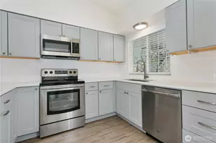 12385 SE 41st Ln, Bellevue, WA 98006 - Photo 7